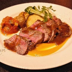 旬の厳選食材を使用した野菜・魚・肉料理はどれも上質な味わい