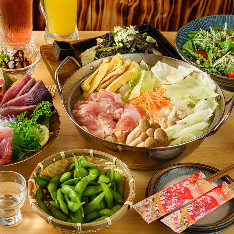 全室個室居酒屋 鉄板料理 風月_【2時間飲み放題付】『桜コース』5,000円季節の刺身3種盛り合わせ、鶏鍋 付［全7品］