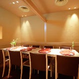 テーブル完全個室【宮川町】：1部屋
先斗町を2部屋結んだお部屋となります。