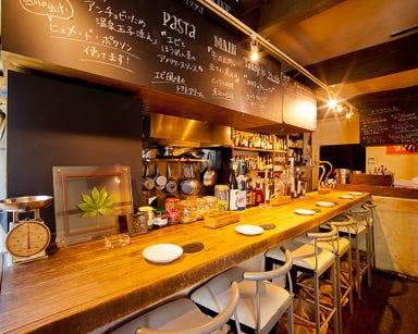 cafe and bar SOL  店内の画像