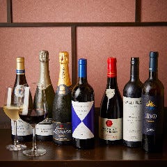 手頃な1本からハレの日にあけたい銘醸酒まで9種のワインをご用意