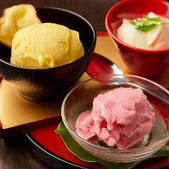 豆乳杏仁豆腐ほか、季節の果物を使った自家製スイーツをご用意