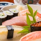 地物を中心に旬の魚を自慢の寿司でお楽しみ下さい！