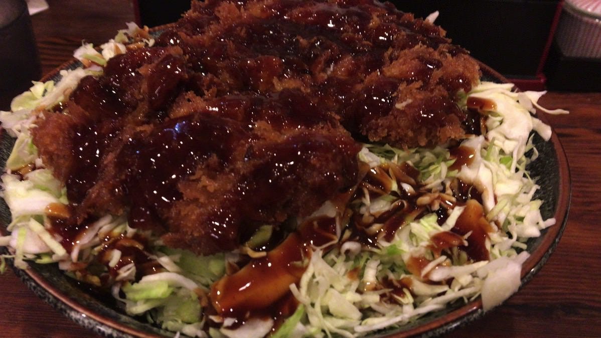 ◆味の六白名物「キャベ丼」！