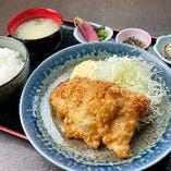 錦爽鶏の揚げ鶏定食(ライス・小鉢・味噌汁・漬物付)
【ご飯大盛り無料】