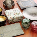 有田焼の窯元に特注した美麗な器