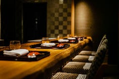 吉野檜の一枚板を使用したカウンター