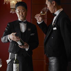徹底管理されたワインの品揃えは見事