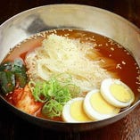 「自家製冷麺」は牛骨スープをベースに使用。絶品です。