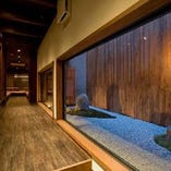 京町家を改装してできました。古き良き京都の趣が感じられるお店です。