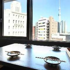 大人気席のスカイツリーの見える掘りごたつ席も御座います。