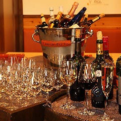 当日OKの単品飲み放題プランはセルフのワインコーナーが好評♪