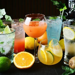ビールをはじめハイボール、カクテルなどお好みの一杯を存分に