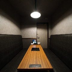 2階フロアには4名様～6名様までご利用可能な完全個室を完備◎