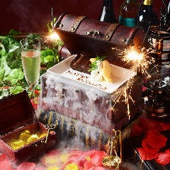 サプライズのお祝いにぴったり！ホールケーキ付き記念日コース