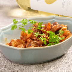 じっくり煮込んだ旨みあふれる「牛すじのフォンドボー味噌煮込」
