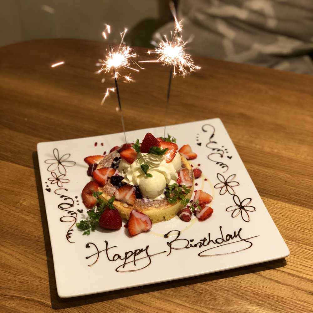 誕生日 記念日 プレート付 2名様 Ok お一人様3 100円 税抜 の詳細 アクイーユ Accueil 恵比寿 カフェ ぐるなび