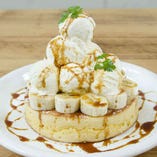 -Vanilla Iced Cream & Whipped Cream & Banana Pancakes-
バニラアイス + ホイップクリーム + バナナ