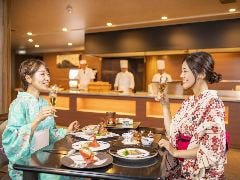 メイン料理を目の前で調理し、お届けします。