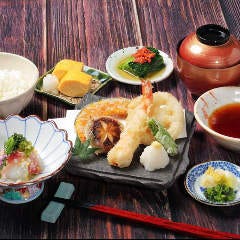 旬の食材を使った天麩羅が楽しめる「贅沢御膳」
