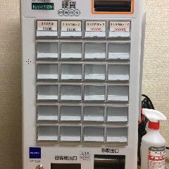 海鮮居酒屋 海魚家_店内入り口の券売機ででチケットをご購入ください