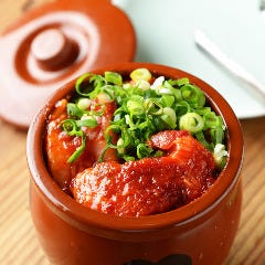 旨辛壺は秘伝の特製ダレで漬け込んだ牛赤身。ネギとの相性は抜群