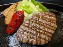和牛フィレ（100g）単品、コース＋1500円、肉づくしコース＋2500円ランチセット＋700円から選択