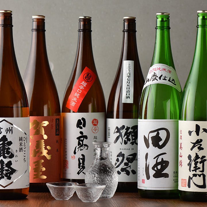 全国の日本酒を15種類以上ご用意！メニューに無い物もございます