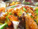 韓国さくら亭はサイドメニューも充実！「海鮮マーメイドフェ」。「フェ」とはお刺身のこと。お刺身とお野菜をサラダ感覚でお召し上がりくださいね！