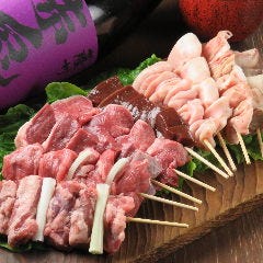 鮮度標準装備！岩見沢直送の朝挽きホルモンを使用したもつ串。