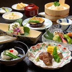 窓際席確約【今月の京懐石】予約限定。京都の夜景と贅を尽くした旬の美味「松華（しょうか）」
