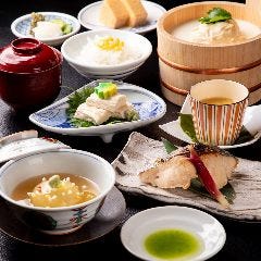 【今月のおすすめ膳】四季折々の旬が薫るおもてなし御膳「花」名物ゆば桶付き