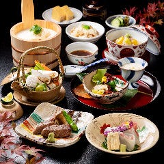 窓際席確約【今月の京料理】予約限定。京都の夜景と贅を尽くした旬の美味「松華（しょうか）」