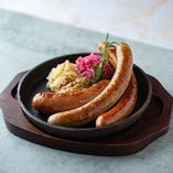 ソーセージ3種盛り/Three Sausage Platter