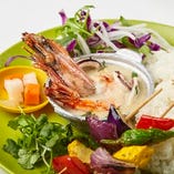 大振りのエビと魚介のココナッツグリーンカレー