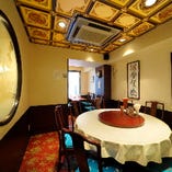 中国高級家具【華梨】のテーブルを囲んで、異国情緒を楽しめる空間