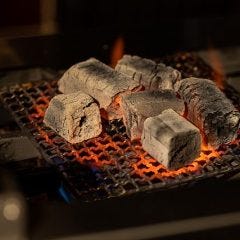 薪グリルでダイナミックに 楽しめるダイニング