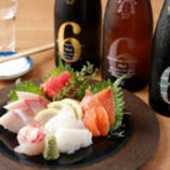 お好きな単品2切～注文可能な刺身は、日本酒との相性抜群です