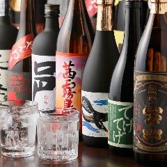 各地から厳選した焼酎は自慢の「やきとり」と相性ばっちりです