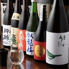 海鮮料理にもやきとりにも合う純米酒を11種類常備しております