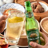 名物「焼き餃子」と「小籠包」と台湾グルメに合わせて、アジアのアルコールドリンクも充実。台湾ビールやハス茶ハイなど、本場の味をお楽しみください。