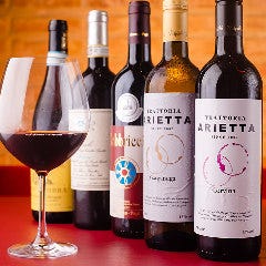 イタリア全土からお料理に合わせて常時100種前後をご用意！！