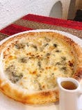 ゴルゴンゾーラチーズのピッツァ