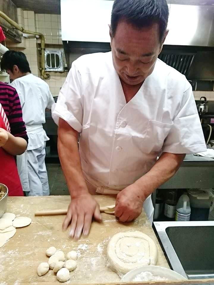 皮から作る餃子はすべてが手作り