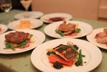 【少人数パーティープラン　４０００円～】
２人から可能な飲み放題付きの安心　フランス料理
自慢の鴨のコンフィーやこだわり野菜・その日築地から仕入れた鮮魚。美味しい食材があふれています。