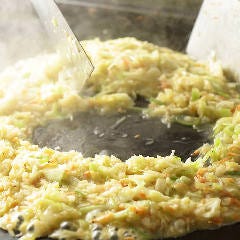 〆には鑠鑠名物の豚玉orもんじゃ焼きをお選びください♪