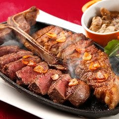 迫力のステーキが登場!! 名物のポーターハウスステーキ!!