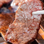 国産黒毛和牛や雪室熟成ステーキなど、旨いお肉をお手軽に堪能！