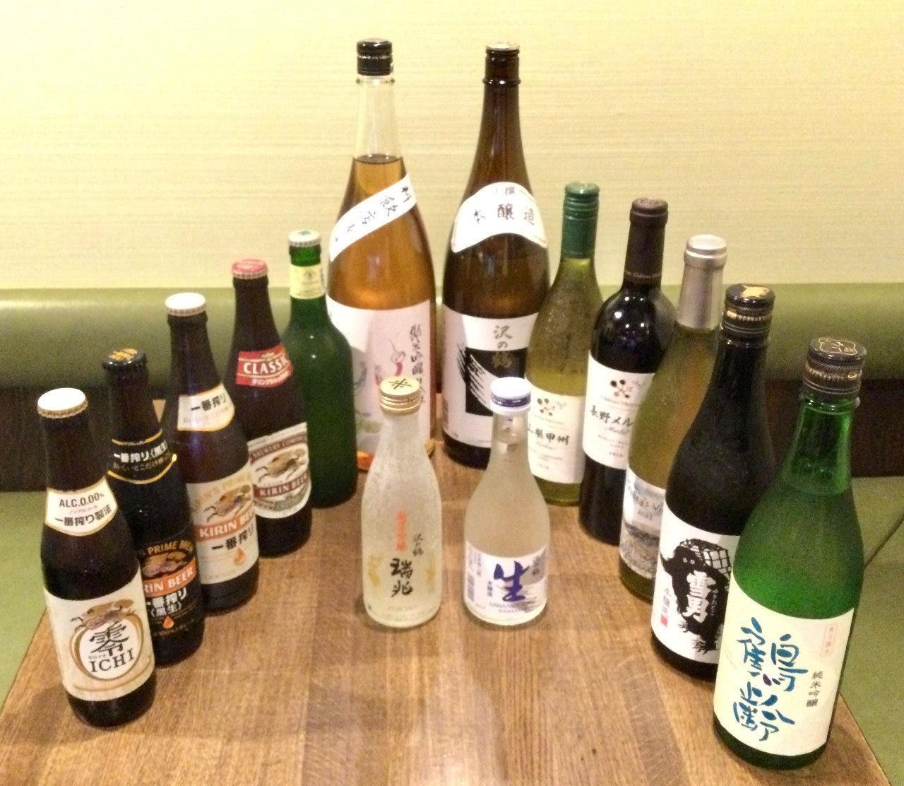 ビール、日本酒、焼酎、ワインと取り揃えております。