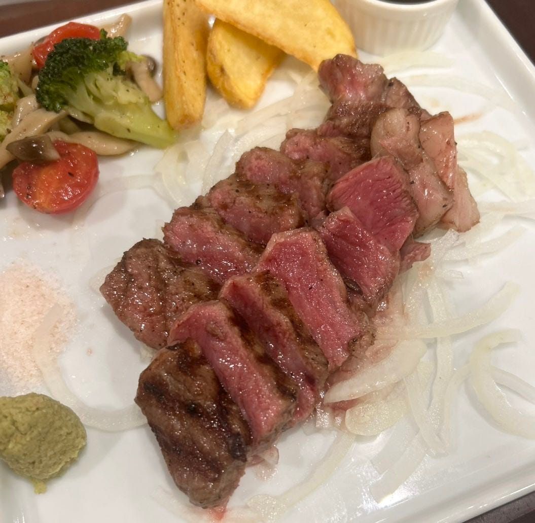 近江牛サーロインステーキ　（ライス・サラダ・スープ付）
